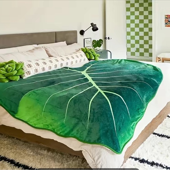 🔴SOLD🔴 Large Monstera Leaf Soft Flannel Throw Blanket - Picture 1 of 5